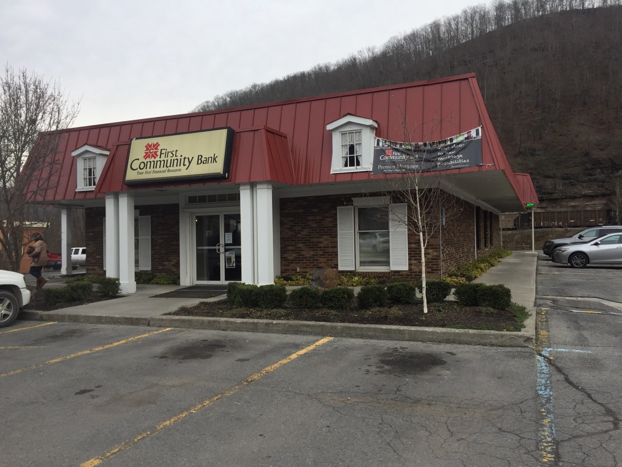Hinton WV First Community Bank
